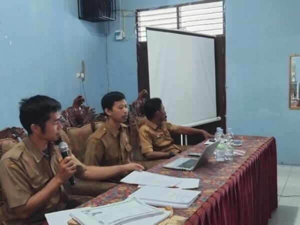 SINKRONKAN DATA SISWA, UPT SMPN 1 LEMBANG GELAR RAPAT ORANG TUA KELAS 9 TERKAIT PENERBITAN E-IJAZAH