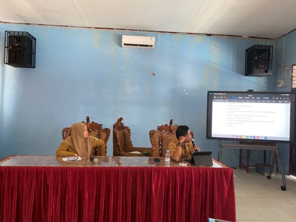 Tingkatkan Kedisiplinan dan Mutu Pembelajaran, Kepala UPT SMPN 1 Lembang Pimpin Rapat Dinas Bulanan